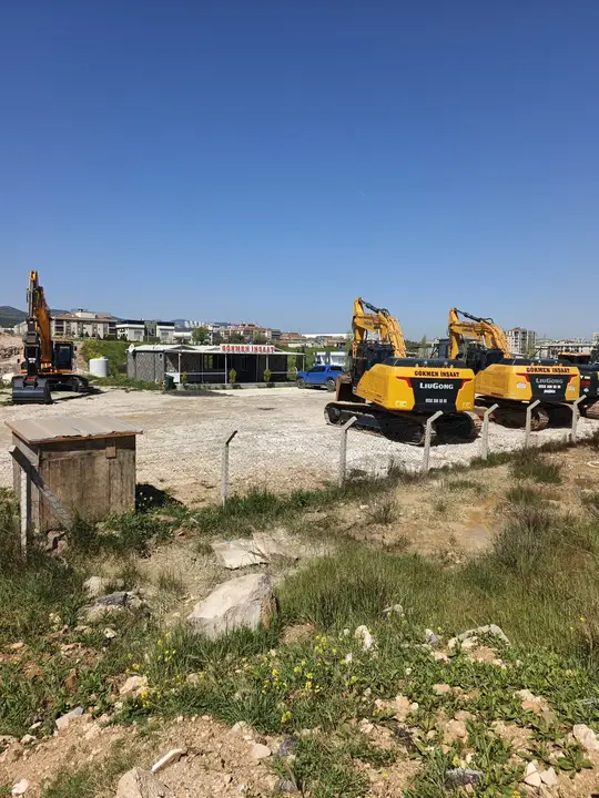 Denizli Palplanş: ekskavatöre bağlı vibro çakıcı